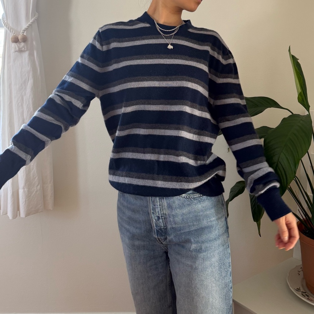 Banana Republic 100% Merino Wool Navy Grey Striped Sweater Preppy Size M - Picture 6 of 10